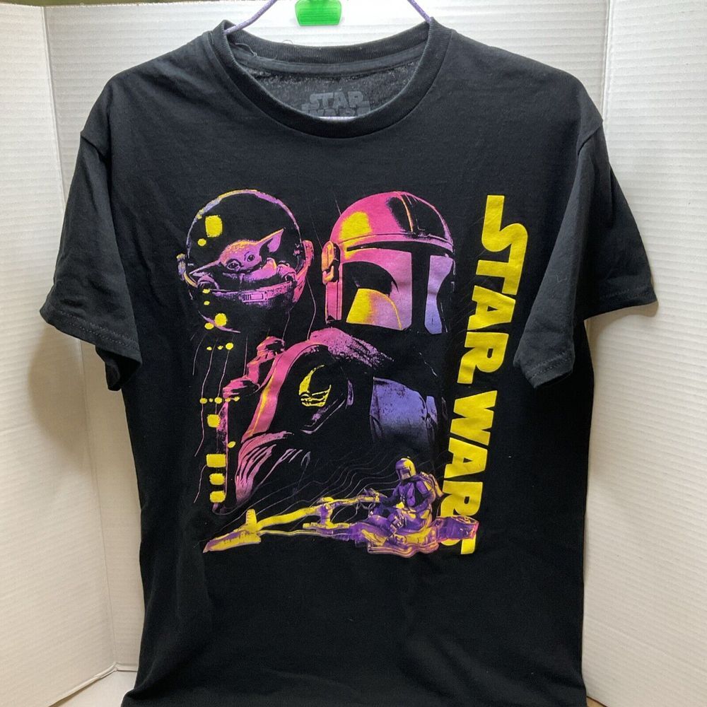 Star Wars The Mandalorian Men's Medium T-Shirt Short Sleeve